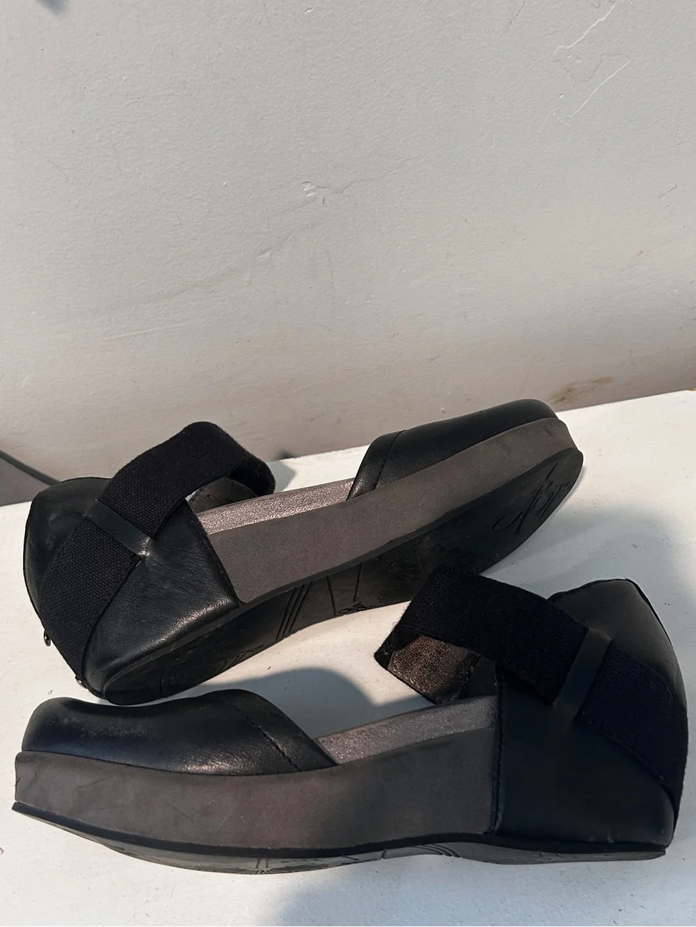 OTBT Black Platform Mary Jane Heels with Elastic Strap